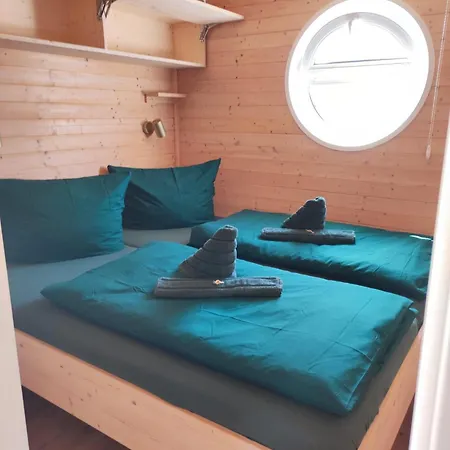 Hausboot Smaragd Heiligenhafen Хайлигенхафен
