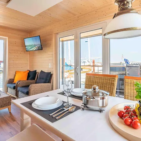 Hausboot Smaragd Heiligenhafen Дом отдыха *
