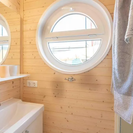 Hausboot Smaragd Heiligenhafen Дом отдыха Хайлигенхафен