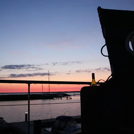 Hausboot Smaragd Heiligenhafen Хайлигенхафен